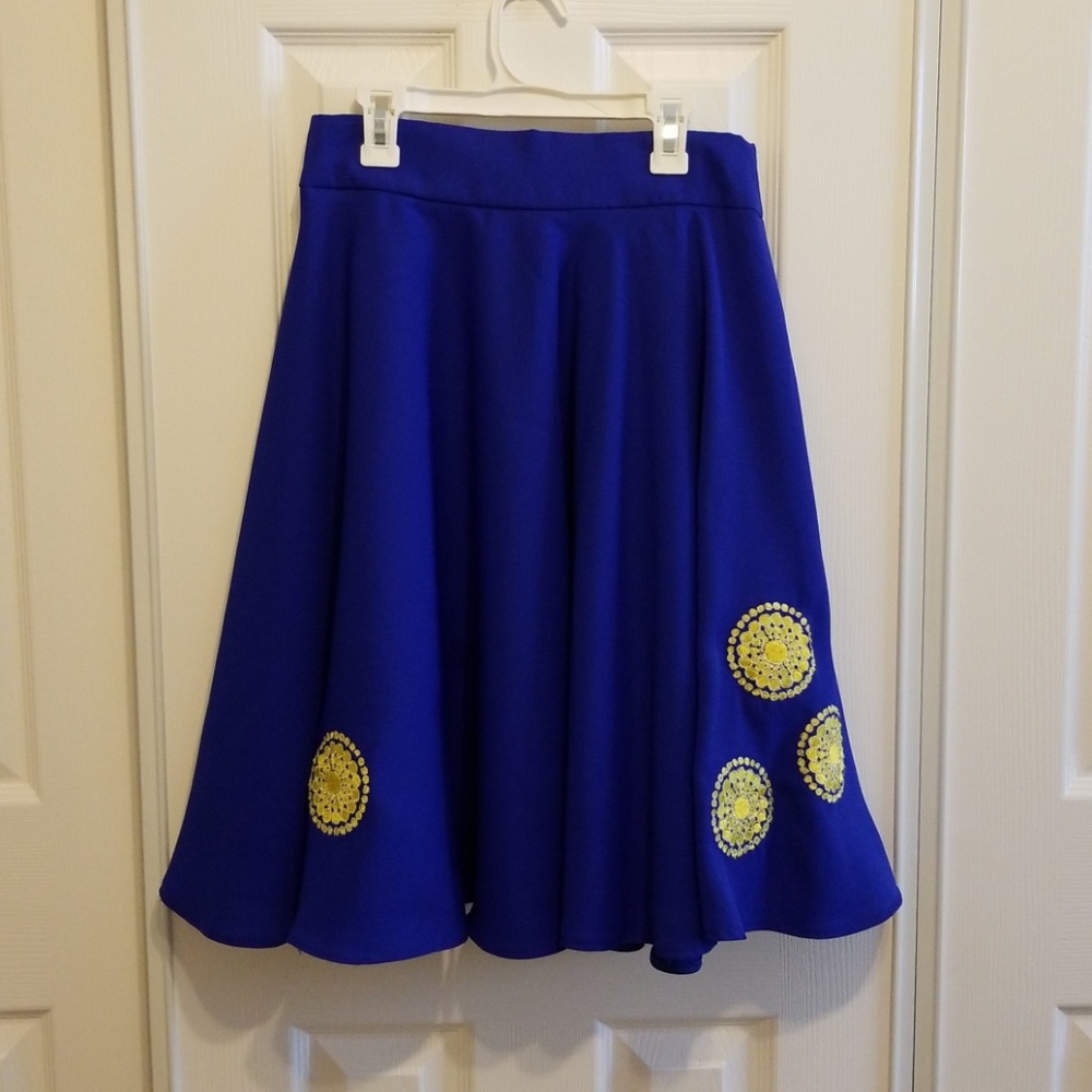 Casual A line skirt w/ embroidered design